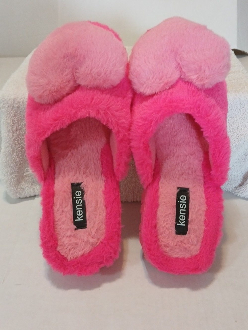 Kensie Bright Pink Fuzzy Heart Slippers Womens 9